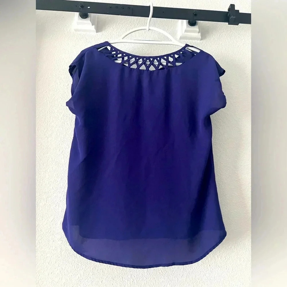 💜Beautiful purple detailed blouse sz M, great work or semi-dressy top​